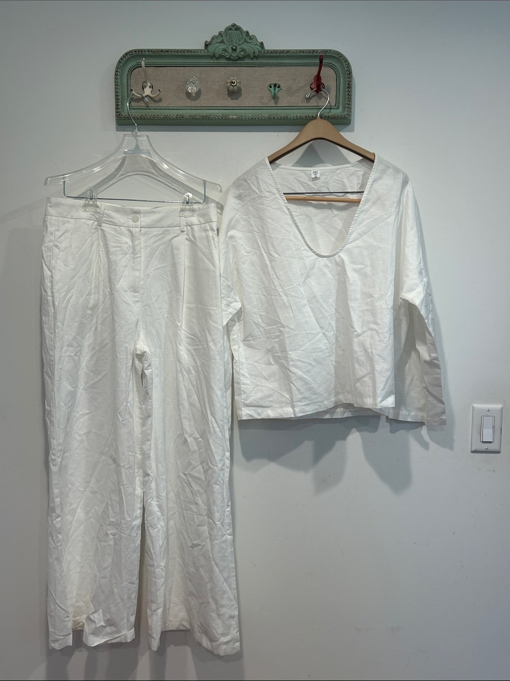 Gloeria White Two-Piece Linen Set - V-Neck Top & Wide-Leg Pants women’s large